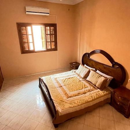 Maison De Ville Agreable Avec Un Patio Marocain Ouarzazate Exterior foto